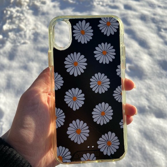 Handmade, painted phone case, daisy design - Picture 2 of 3